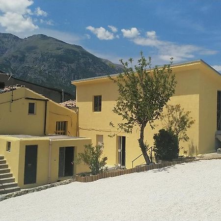 Lake Retreat - Maiella Apartment - Beautiful Lake And Mountain Views Casoli  Exteriör bild