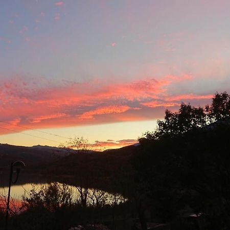 Lake Retreat - Maiella Apartment - Beautiful Lake And Mountain Views Casoli  Exteriör bild